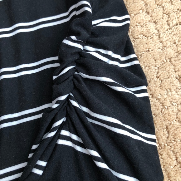 Derek Heart Maternity – Black & White Striped Top - Picture 3 of 4
